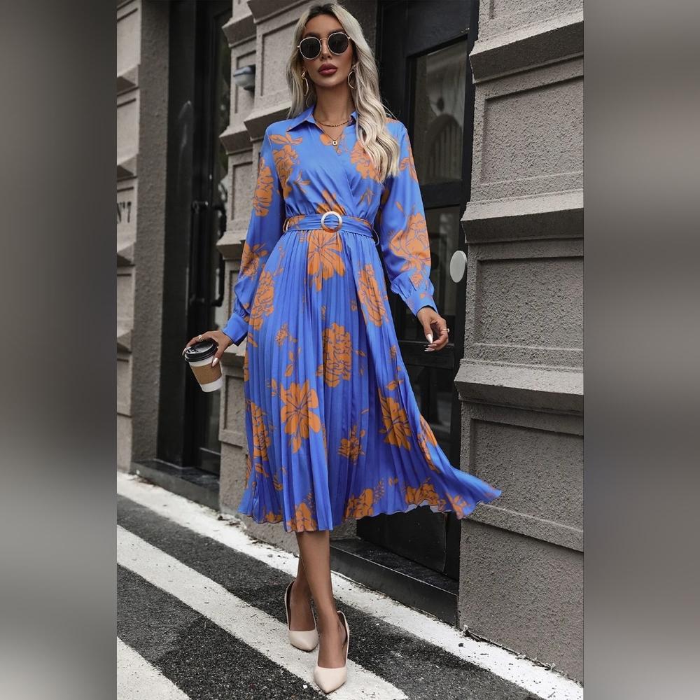 NWT - Boutique - Blue Floral Pleated Surplice Long Sleeve Midi Dress - Size M